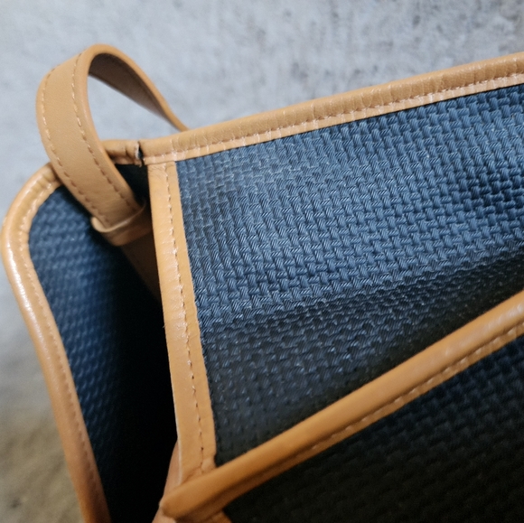 AUTHENTIC Vintage Yves Saint Laurent (YSL) crossbody bag - Picture 15 of 16